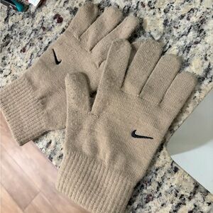 Nike Beige Knit Men's Gloves